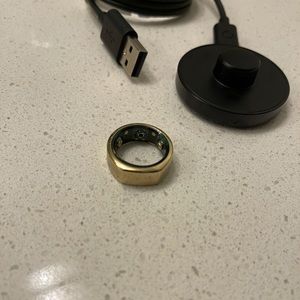 Gold Oura Ring - Gen 2, size 7, Like New